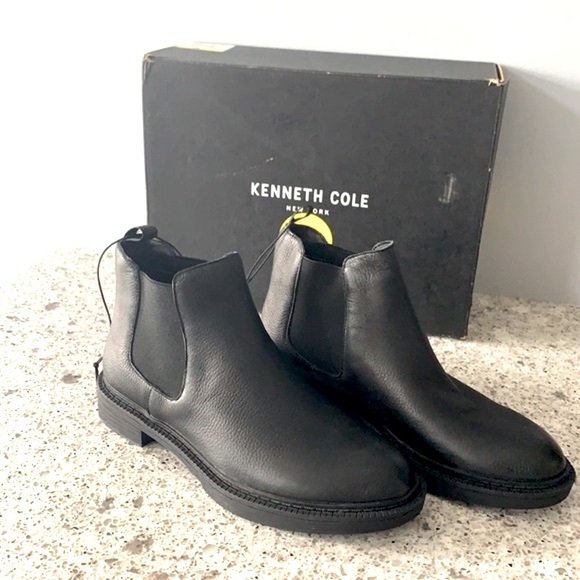 Kenneth Cole Black Pull On Booties - Picture 2 of 9